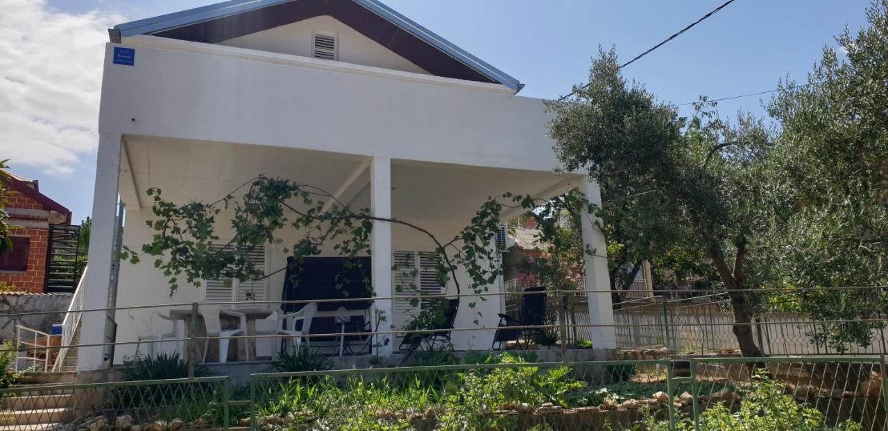 Babaloo Beach Apartments Gornji Karin Exteriér fotografie